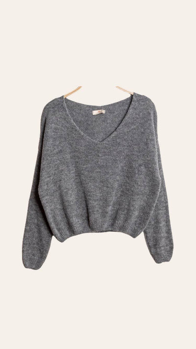 V-neck crop sweater with a tight hem