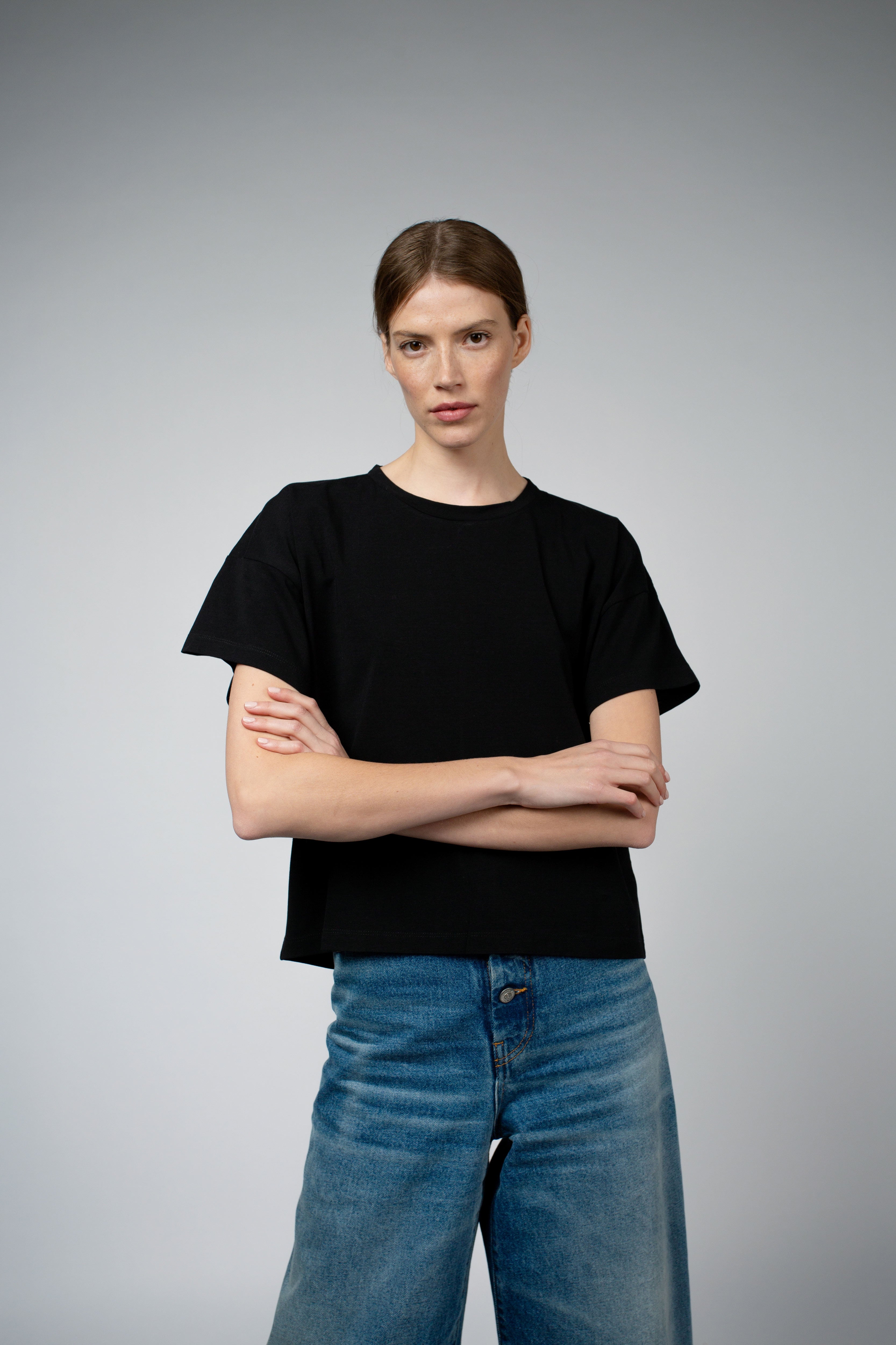 BEVIN ORGANIC COTTON BOYFRIEND T-SHIRT IN BLACK