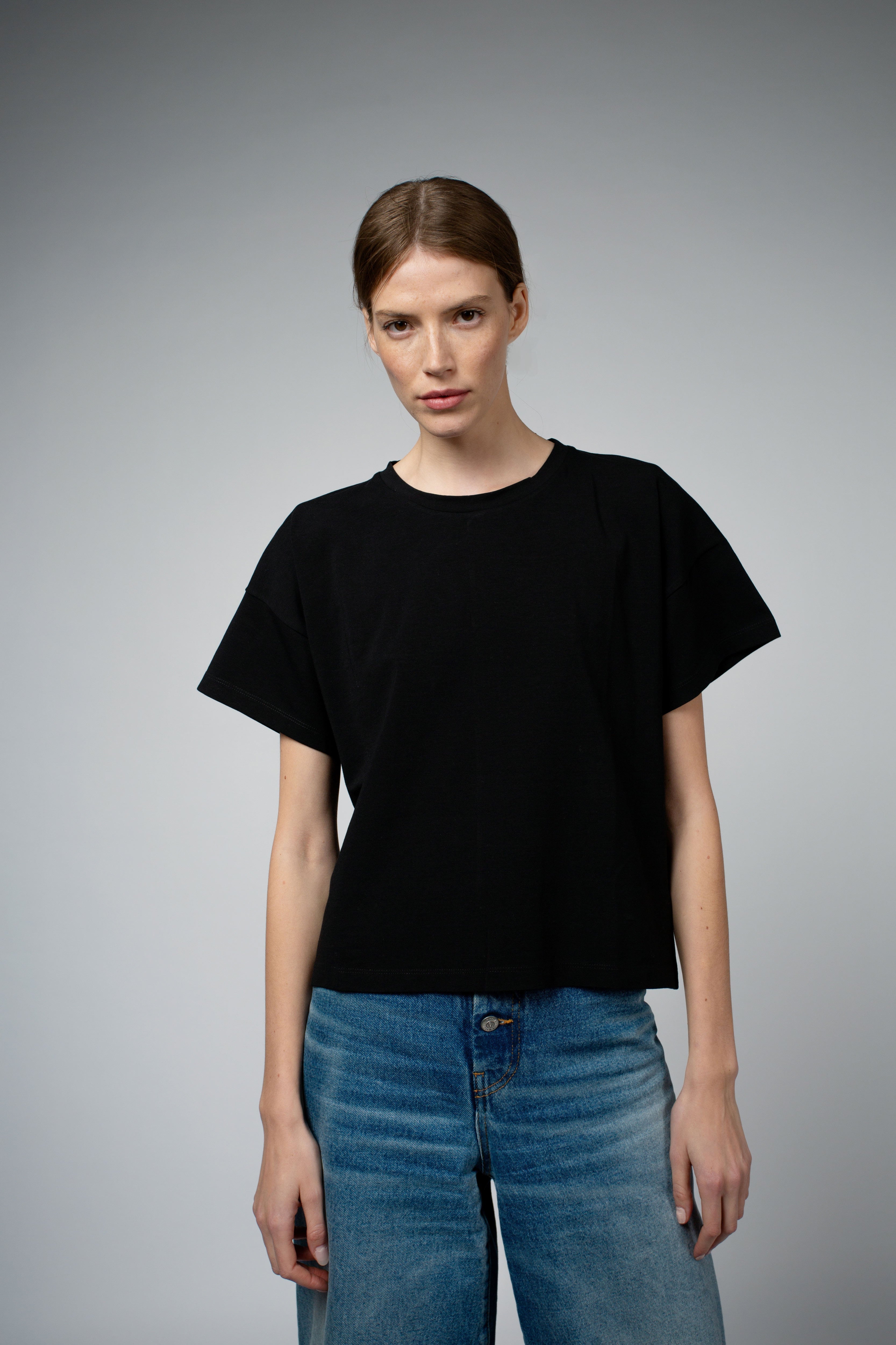 BEVIN ORGANIC COTTON BOYFRIEND T-SHIRT IN BLACK
