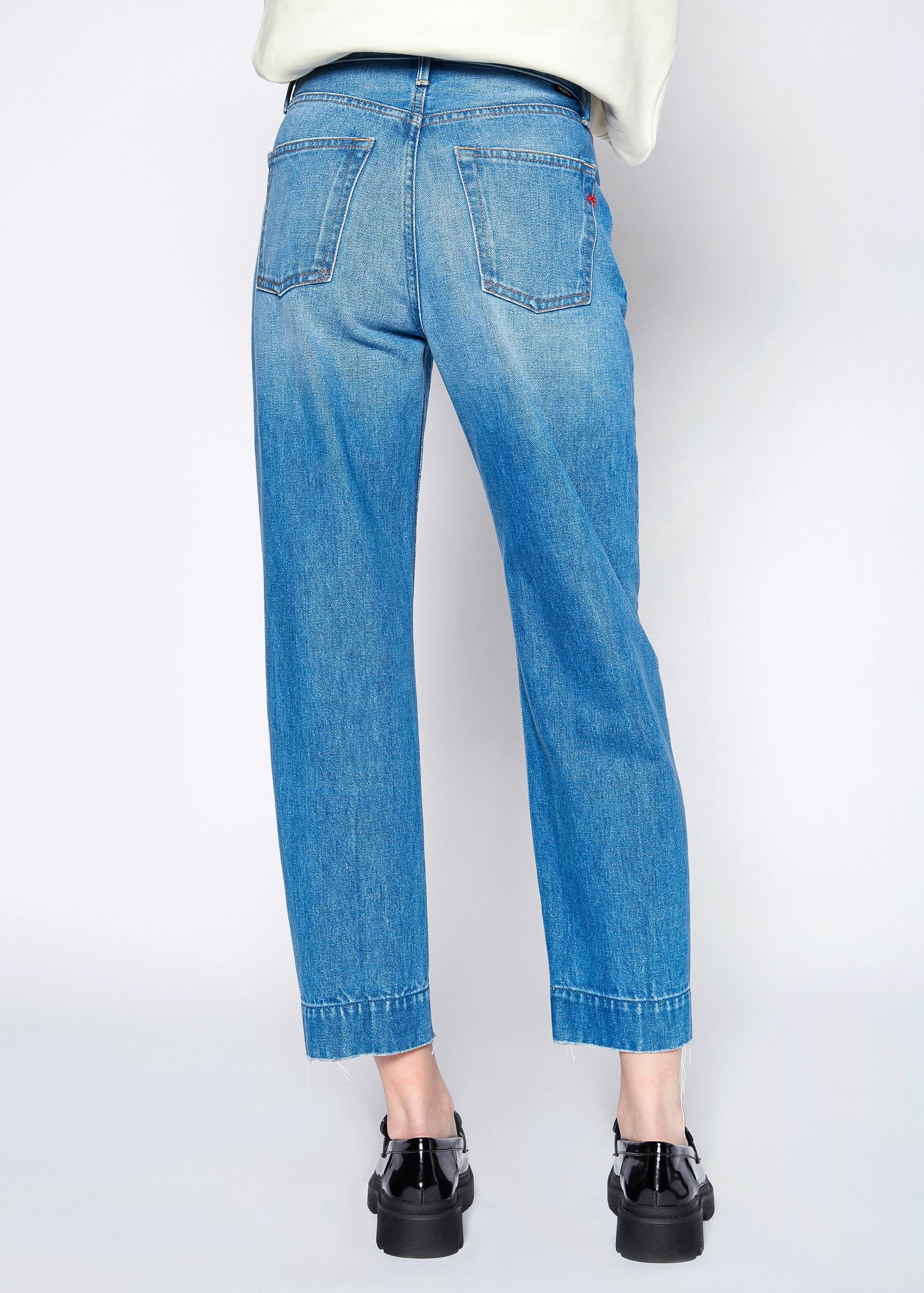 Lou 90's Comfort Crop