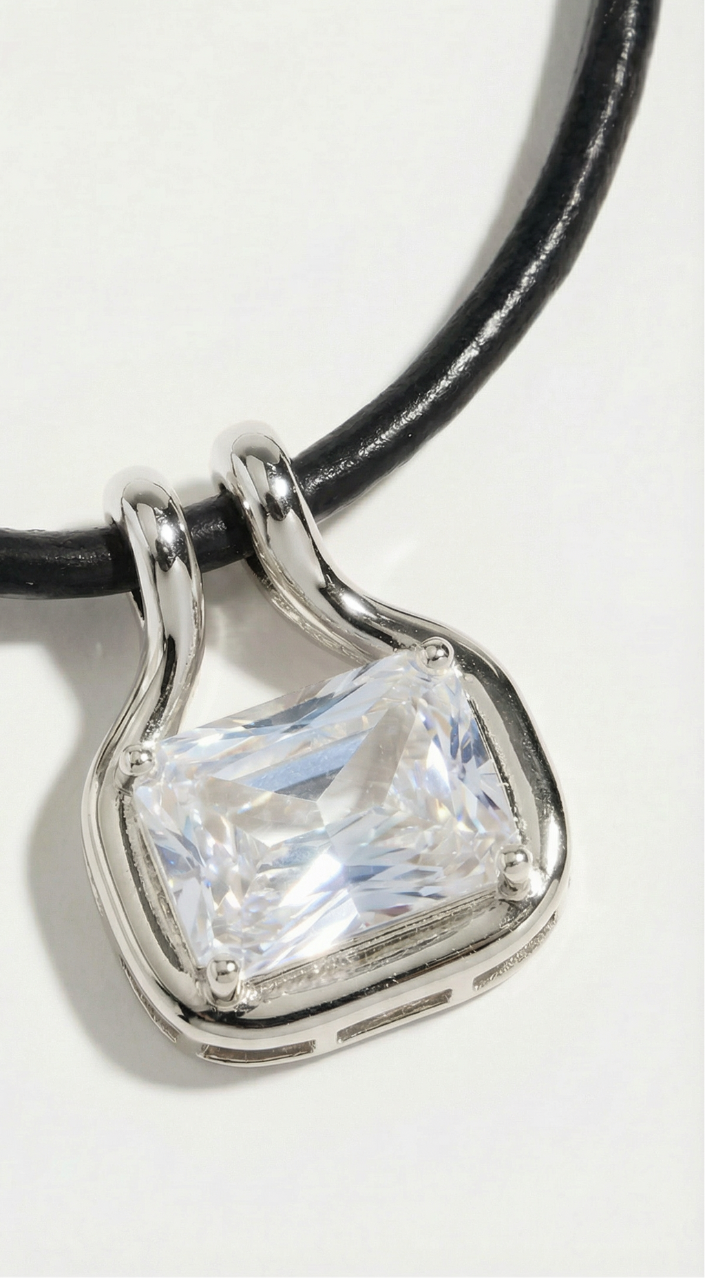 THE NAIA GEM PENDANT NECKLACE